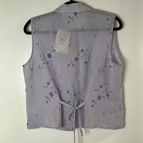 Gloria Vanderbilt Cropped Sleeveless Shirt - Picture 2 of 5